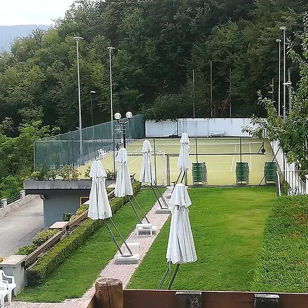 Le Due Querce Деревянный коттедж *